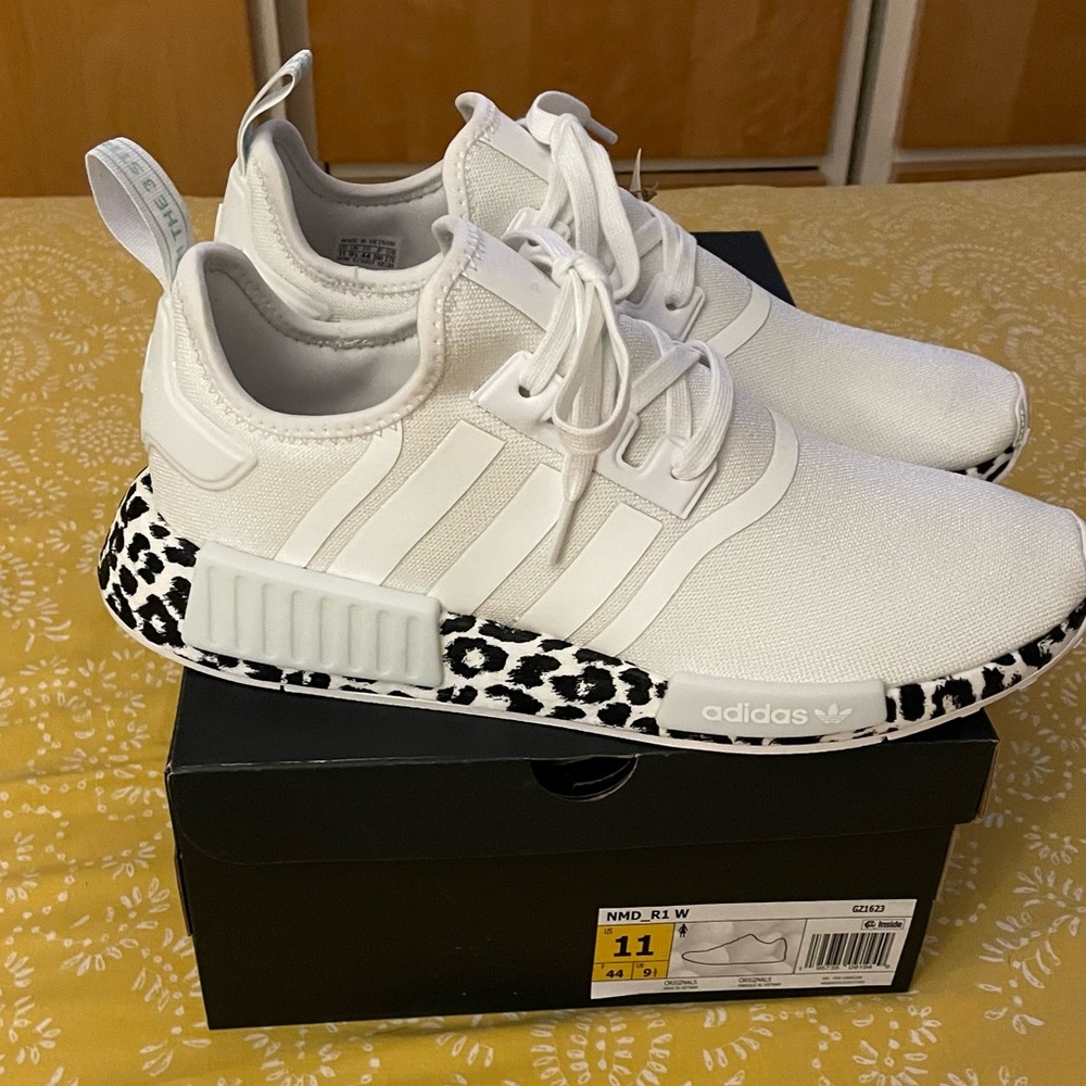 Adidas NMD R1 Women 11
